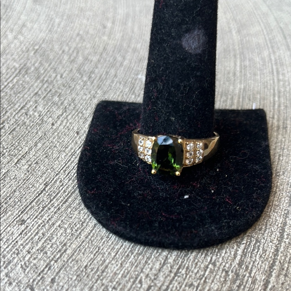 10 Kt Yellow Gold Man’s Ring
Size 11, I’d say…..maybe a 12